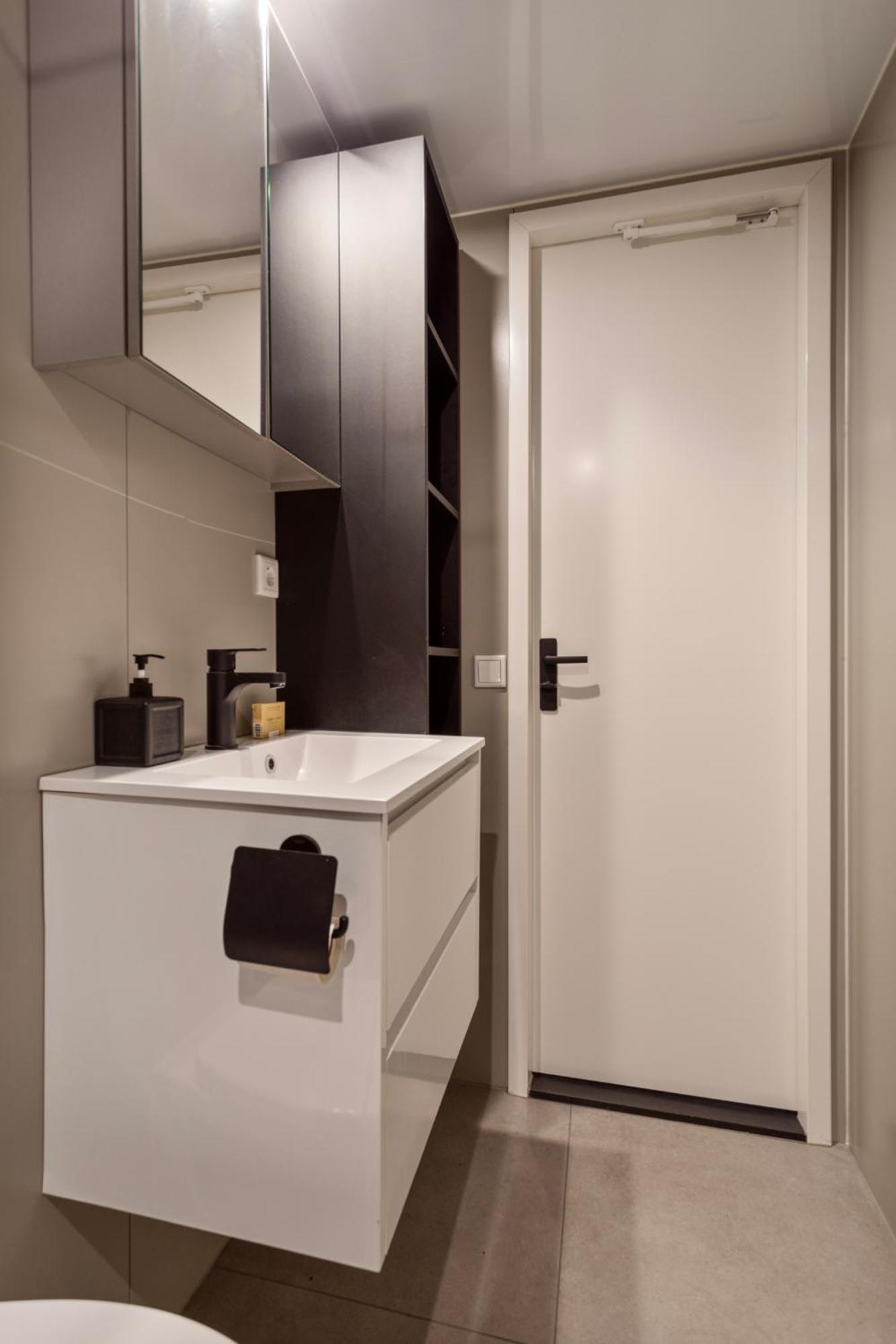 Luxurious Waterloft Near Beach And Centre By Weltevreden Experience Зеволде Экстерьер фото
