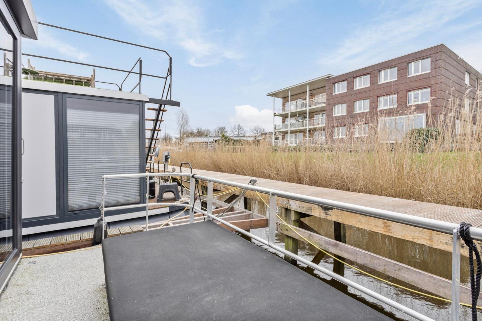 Luxurious Waterloft Near Beach And Centre By Weltevreden Experience Зеволде Экстерьер фото