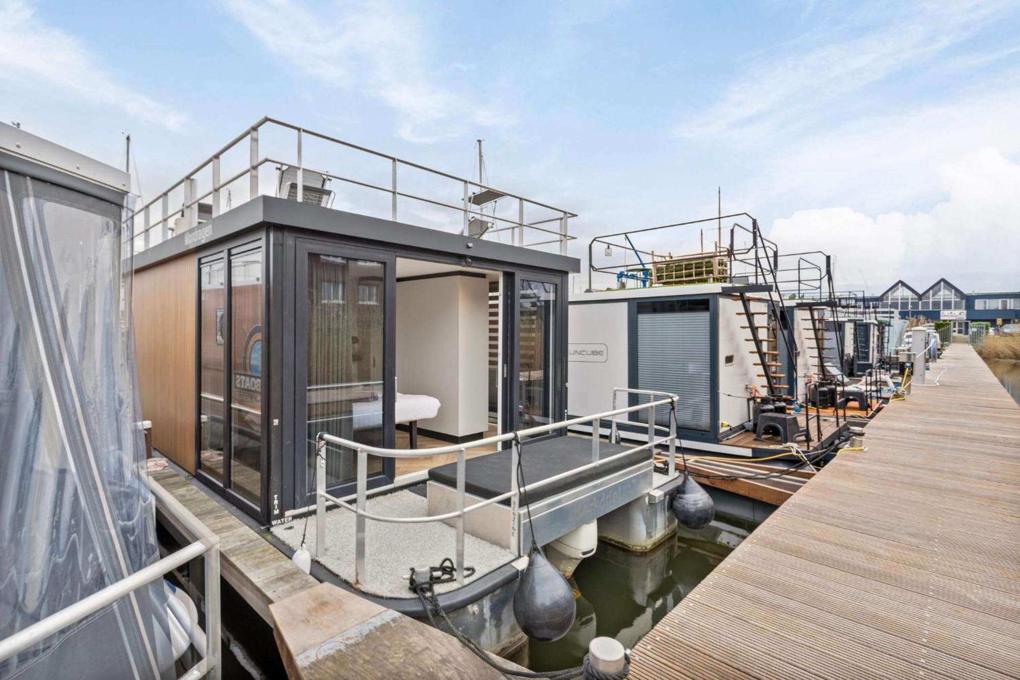 Luxurious Waterloft Near Beach And Centre By Weltevreden Experience Зеволде Экстерьер фото