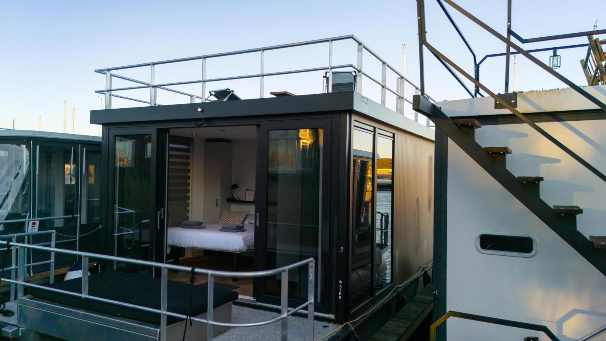 Luxurious Waterloft Near Beach And Centre By Weltevreden Experience Зеволде Экстерьер фото