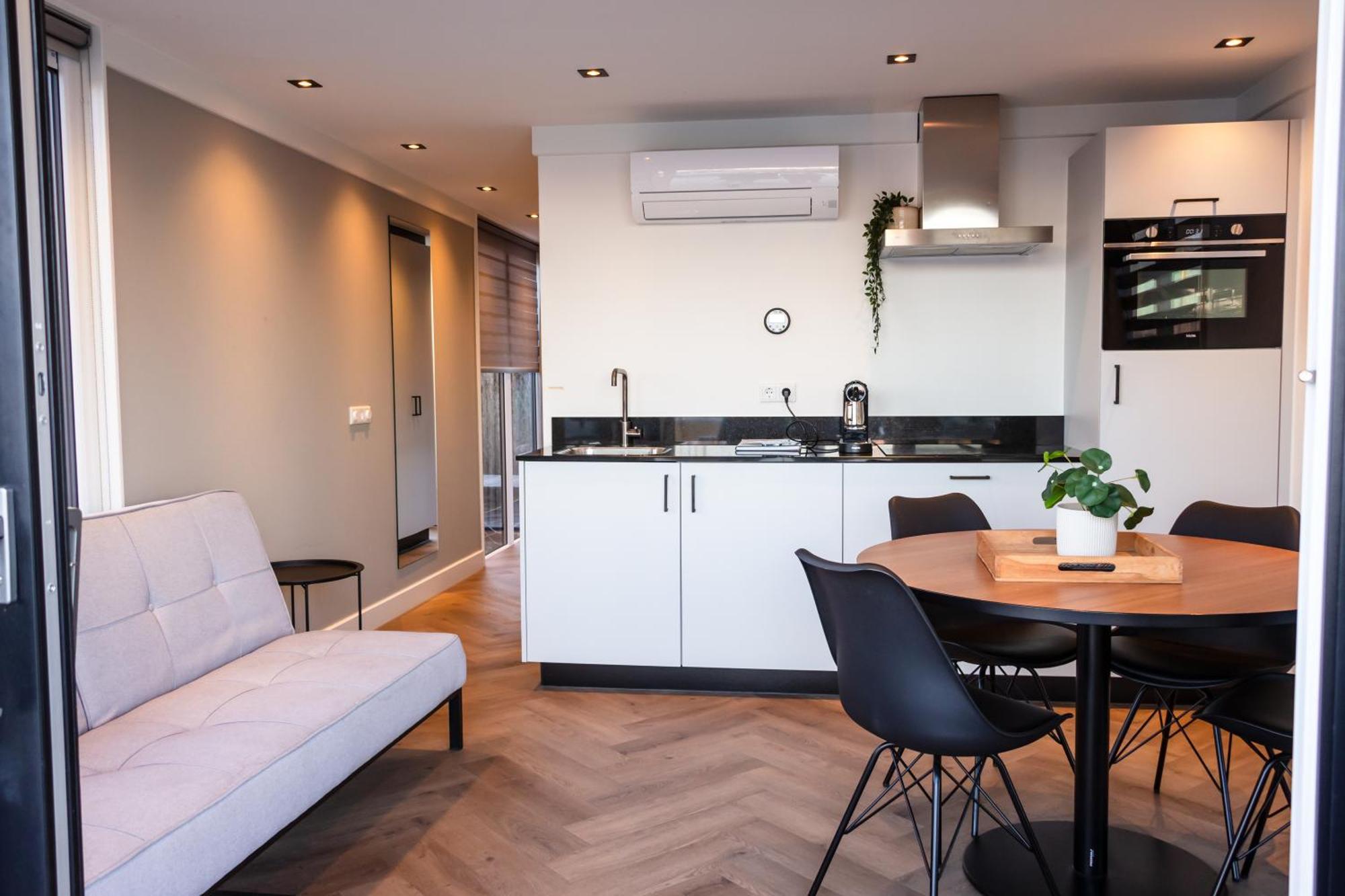 Luxurious Waterloft Near Beach And Centre By Weltevreden Experience Зеволде Экстерьер фото