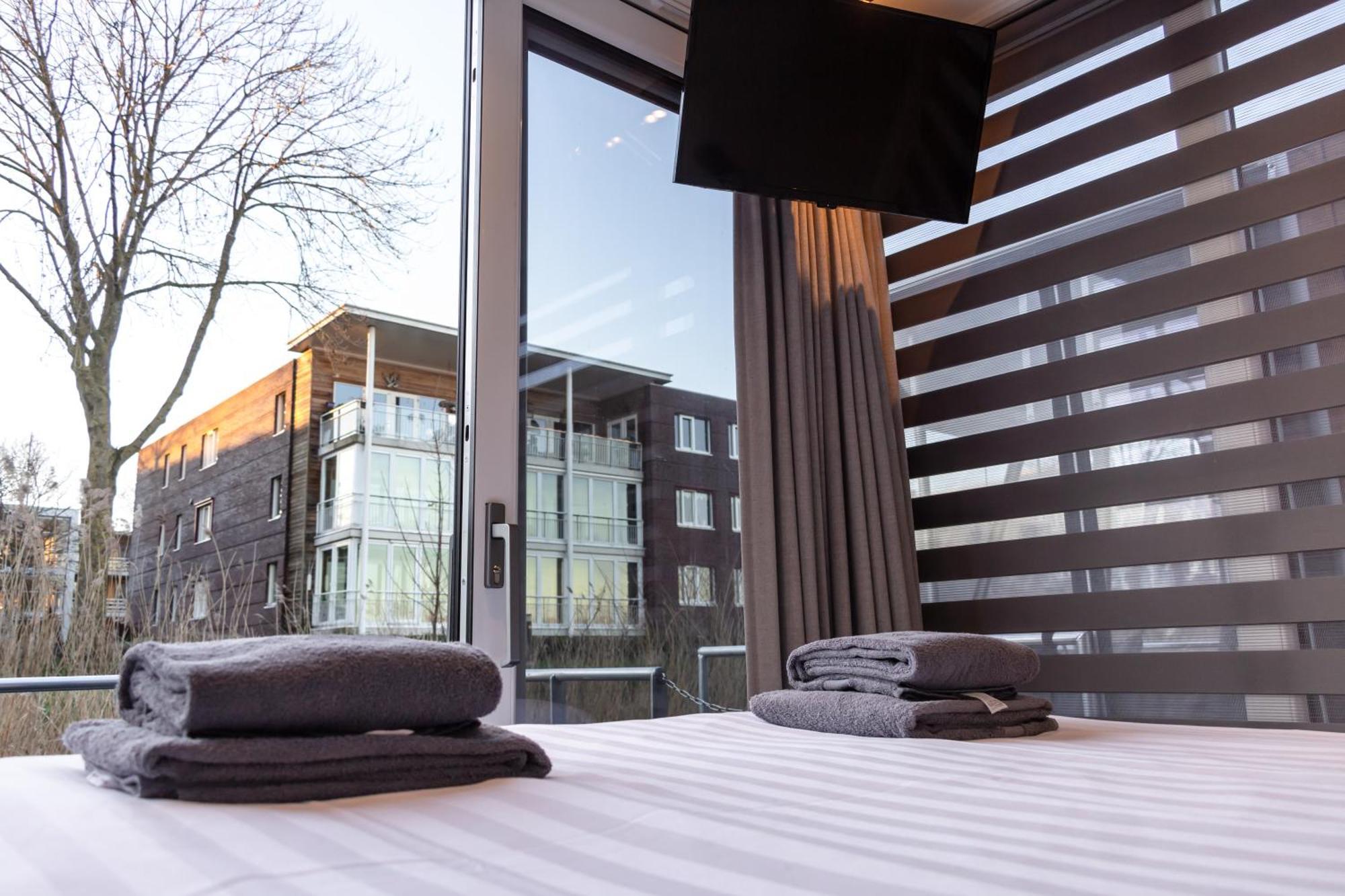 Luxurious Waterloft Near Beach And Centre By Weltevreden Experience Зеволде Экстерьер фото