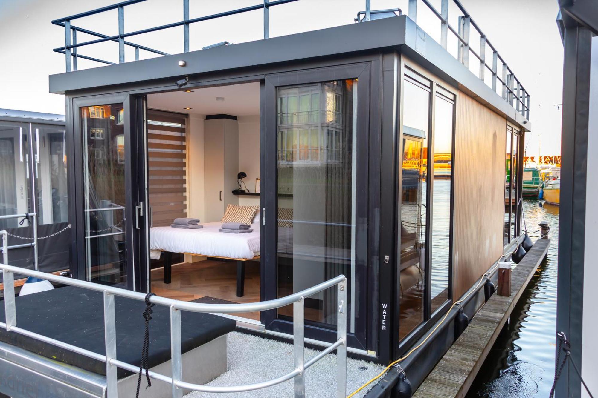 Luxurious Waterloft Near Beach And Centre By Weltevreden Experience Зеволде Экстерьер фото